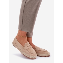 Espadrille femminili con una treccia di iuta su una piatta da beige 1