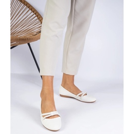 Ballerina femminile bianca con un Matt Eco -leather bianco 1