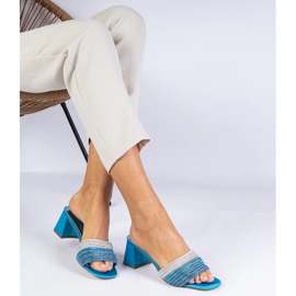 Eleganti infradito blu sul pilastro con zirconi 1
