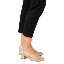 Exquisite Pompe in pelle aperta su un tallone stabile 1622ex beige 1