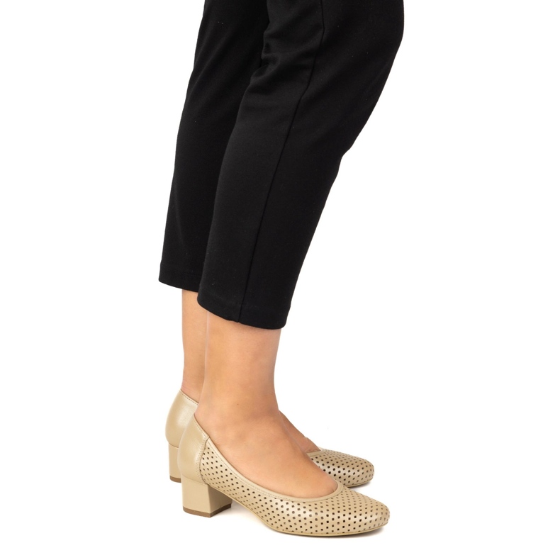 Exquisite Pompe in pelle aperta su un tallone stabile 1622ex beige 1