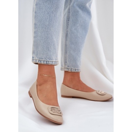 Ballerinas su una suola piatta con un ornamento per beige 58p 2