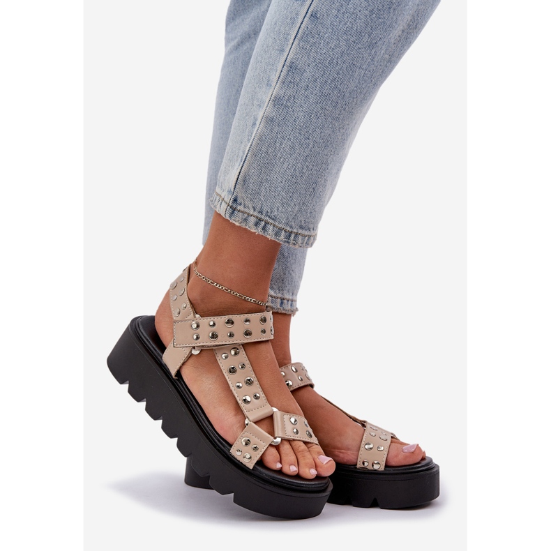 Sandali decorati sulla piattaforma beige 1