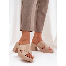 Flip di abbigliamento luminoso -flips sul post Eco Leather beige 2