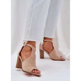 Sandali sull'eco scamosciata post beige 2