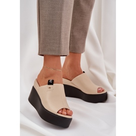 Pantofole sulla piattaforma e cuneo eco in pelle beige 2