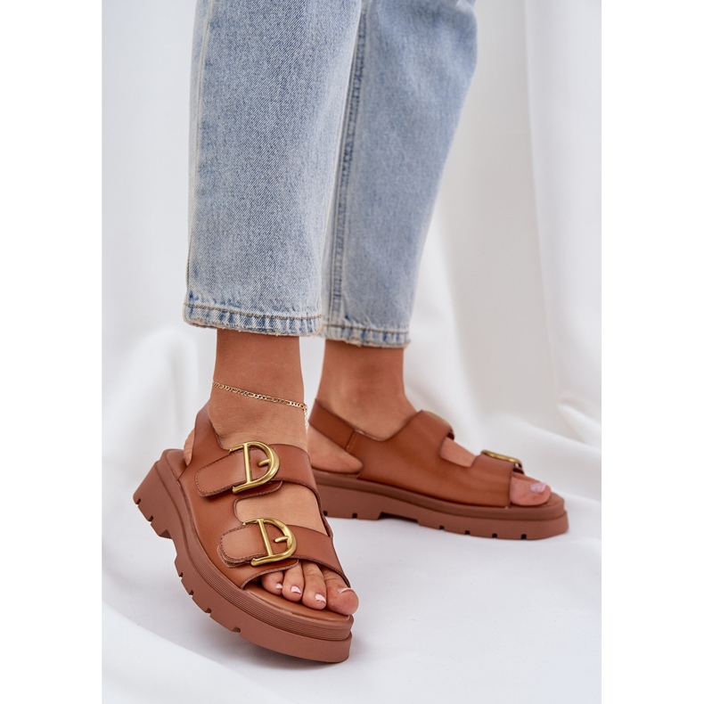 Sandali in pelle eco con fibbie di cammello marrone 2
