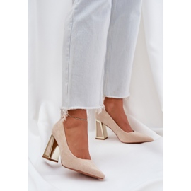 Eleganti pompe sul pilastro del pilastro del puntatore beige 2