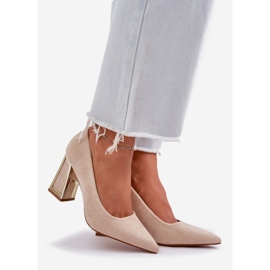 Eleganti pompe sul pilastro del pilastro del puntatore beige 1