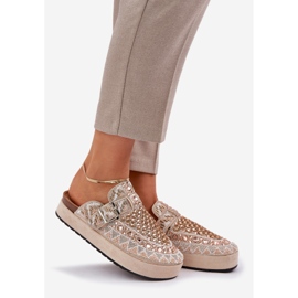 Infradito decorati sulla piattaforma beige 1