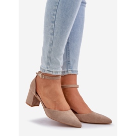 Wyzszowe pompa sul pilastro scuro beige 1