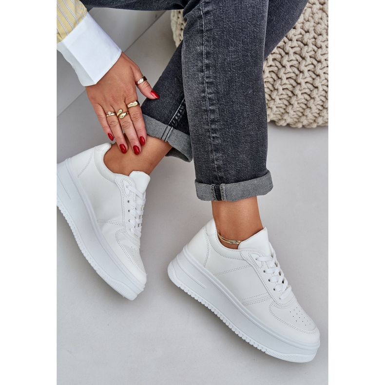 Sneaker classiche in pelle ecologica sulla piattaforma bianca bianco 2