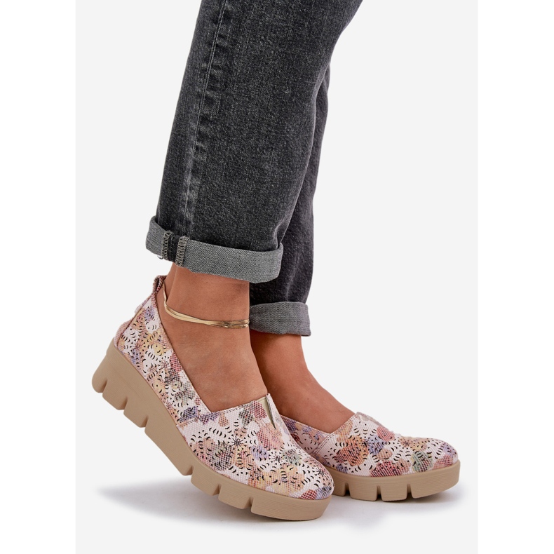 Jezzi Scarpe da donna con un modello a cuneo multicolore aperto bianco 1