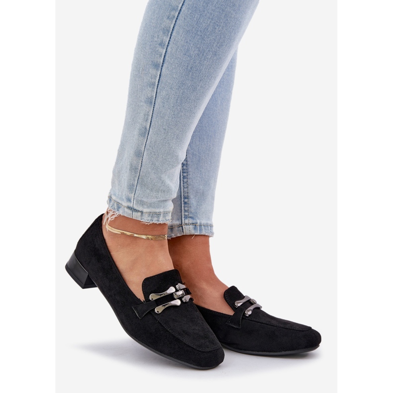Mocassine con un ornamento su un delicato tacco ecode nero 1