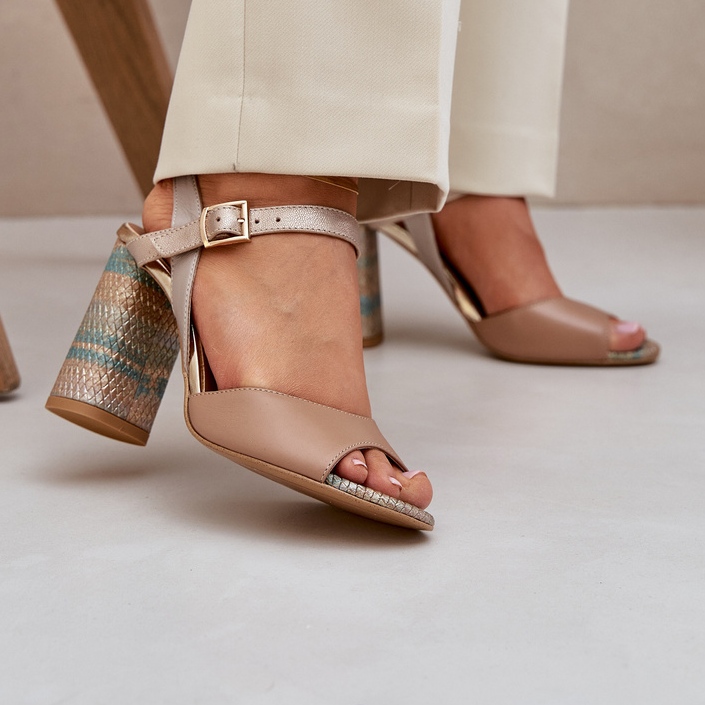 Sandali eleganti in pelle sul palo della porta scura Laura Messi 2136 beige 2