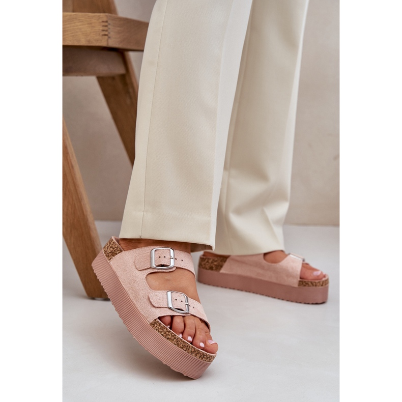 Pantofole da donna su una piattaforma enorme con fibbie rosa 2