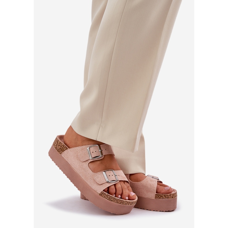 Pantofole da donna su una piattaforma enorme con fibbie rosa 1