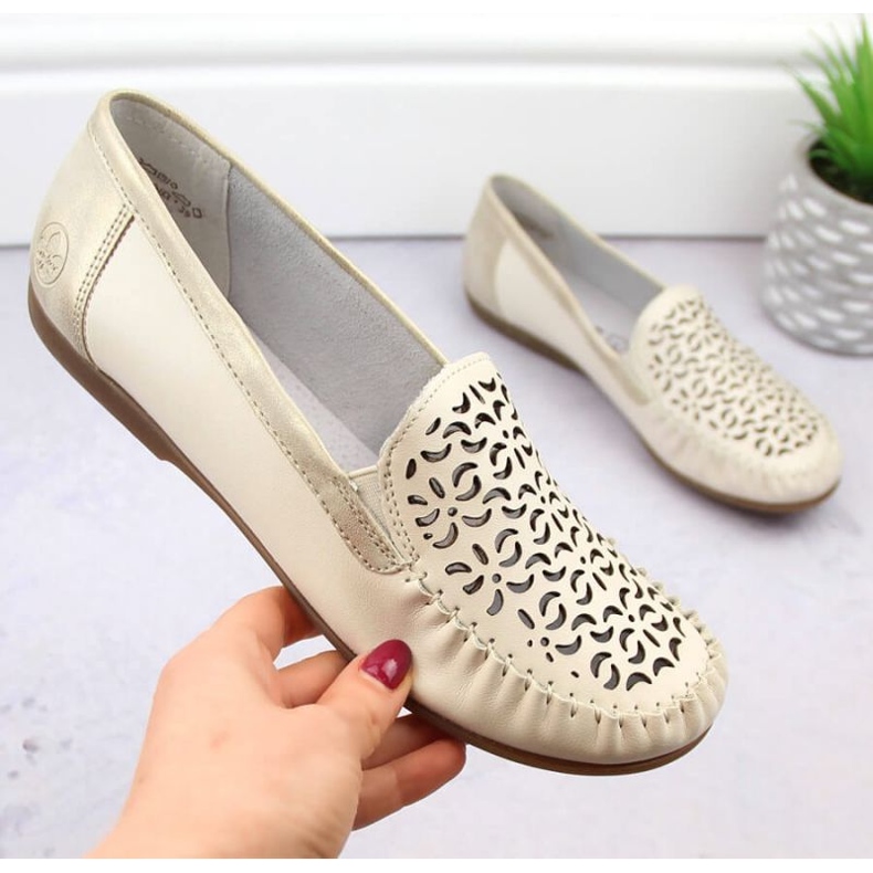 Comode scarpe traforate in pelle Rieker W RKR658, beige 2