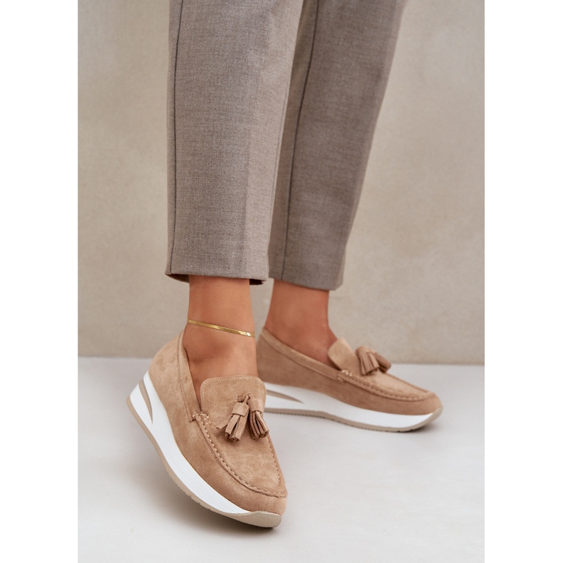 Mocassine su un delicato ecoto cuneo, svance beige 2