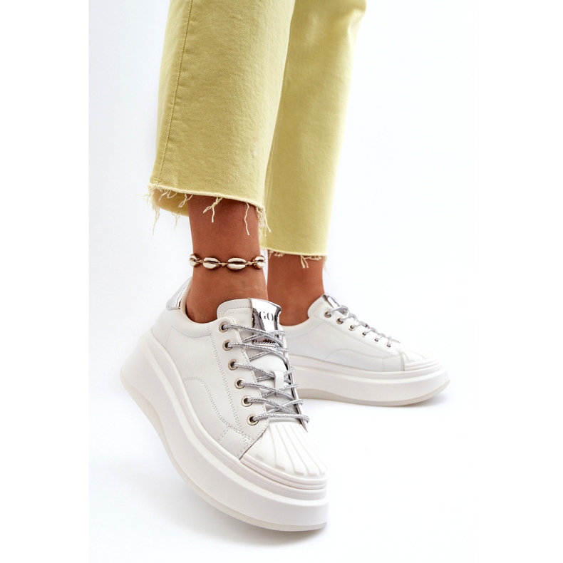 Sneakers in pelle sportiva femminile sulla piattaforma bianca Goe NN2N4033 bianco 1