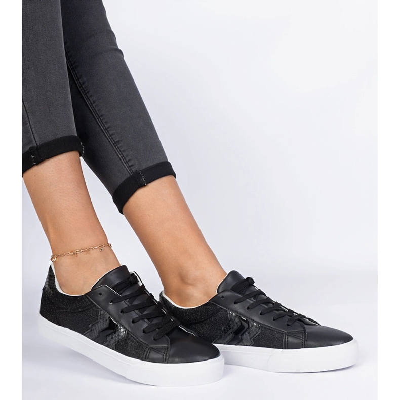 Sneaker nere con un motivo animale decorato con glitter nero 2