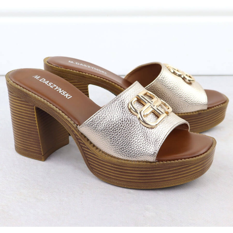 Pantofole da donna sul palo e sulla piattaforma Złote M. Daszyński MR24146-3 d'oro 2