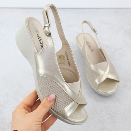 Sandali da donna per comodo beige evento 8863 1