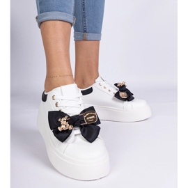 Sneaker nere decorate con un arco e un orsacchiotto dorato nero 1