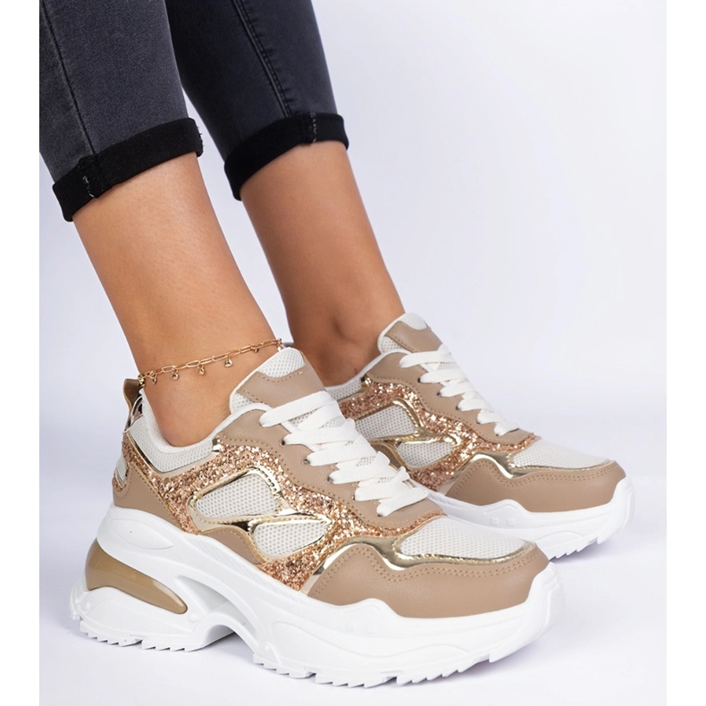 Sneaker da donna marrone decorate con glitter 1