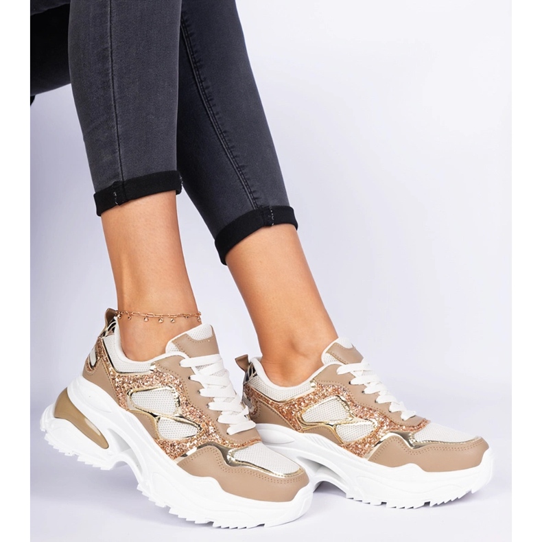 Sneaker da donna marrone decorate con glitter 2