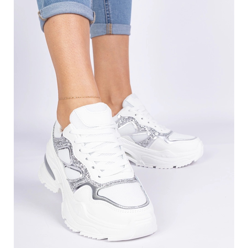 Sneaker bianche da donna decorate con glitter bianco 1
