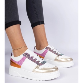 Sneaker femminili multicolori su una suola spessa multicolore 1