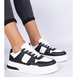 Sneakers da donna bianche e nere con suola spessa bianca 1