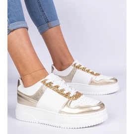 Sneaker da donna dorata su una suola spessa decorata con glitter d'oro 2