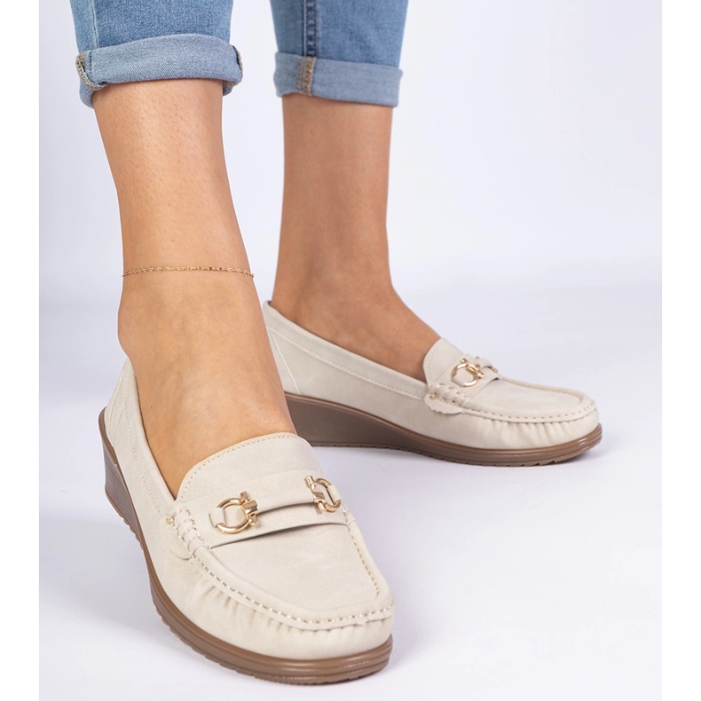 Mocassine da donna Beige su Wedge con una finitura opaca 1