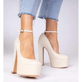 Décolleté beige con tacco alto 1