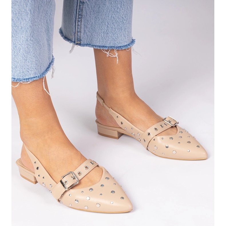 Beige tacchi piatti da donna con un tallone aperto e strass 2