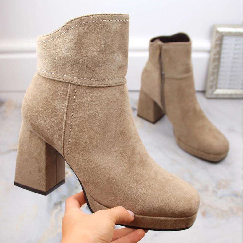 M. DASZYŃSKI Stivali in pelle scamosciata con tacco alto e plateau, beige isolante M.Daszyński MR2288-4 1