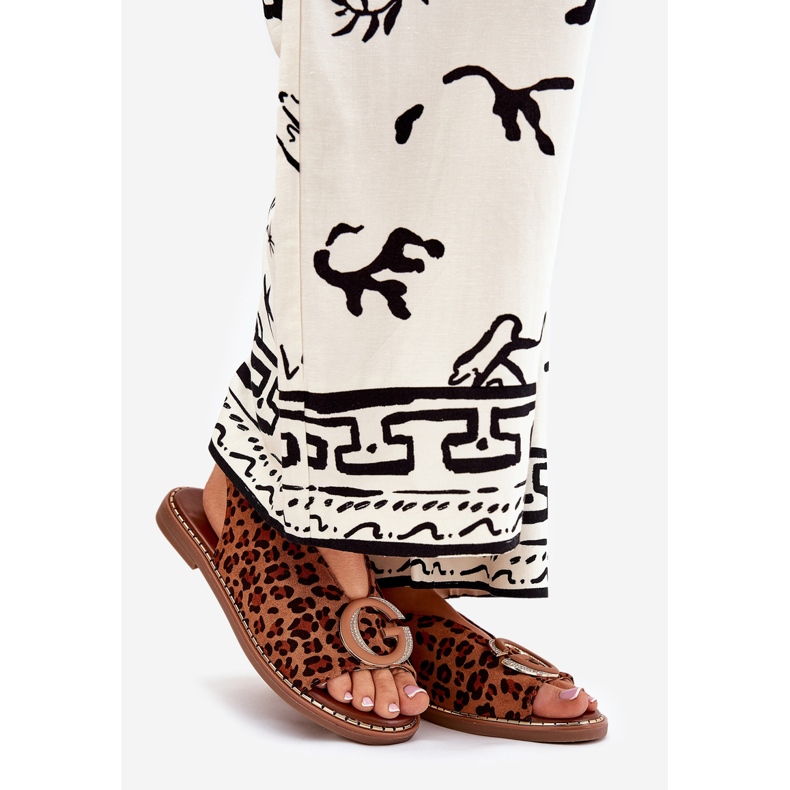 Sandali piatti con decorazione stampa leopardo marrone 1
