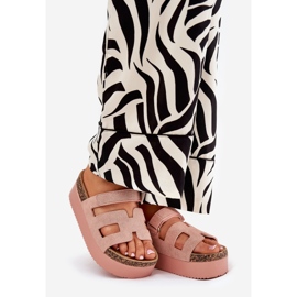 Pantofole su un'enorme piattaforma rosa 1