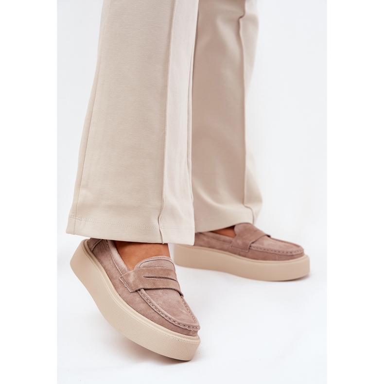 Mocassine in pelle scamosciata femminile sulla piattaforma beige di Vinceza 79535 2