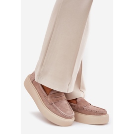 Mocassine in pelle scamosciata femminile sulla piattaforma beige di Vinceza 79535 1