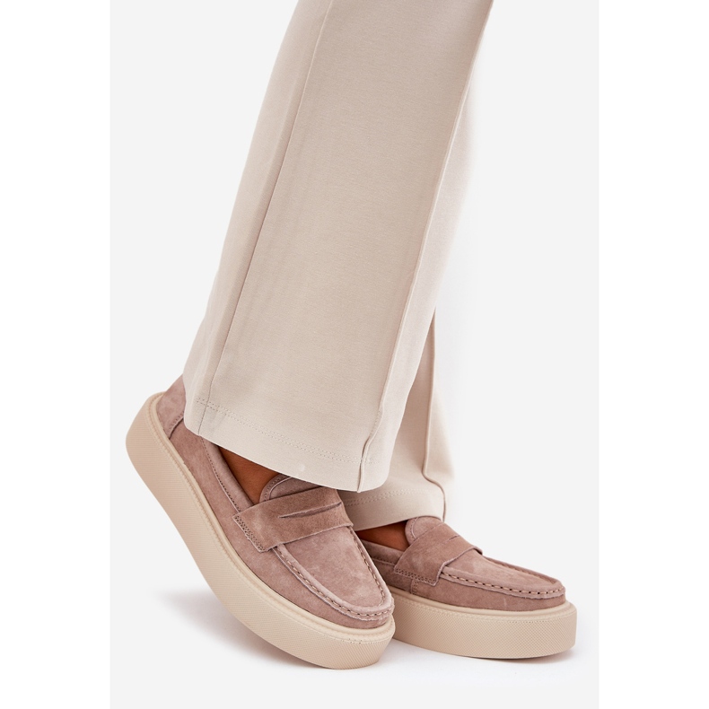 Mocassine in pelle scamosciata femminile sulla piattaforma beige di Vinceza 79535 1