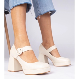 Pompe beige con punta quadrata e fibbia 1