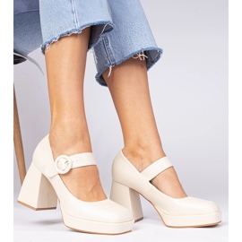 Pompe beige con punta quadrata e fibbia 2