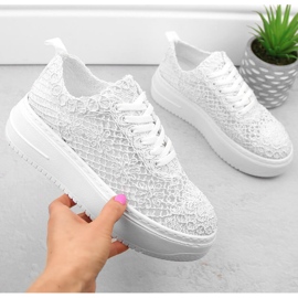 Scarpe da donna in pizzo bianco sulla piattaforma T.Sokolski W503 2