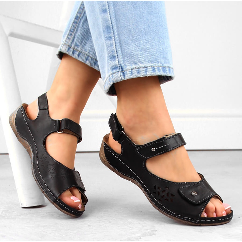 Comodi sandali da donna in pelle con velcro, neri Helios 266-2.011 nero 2