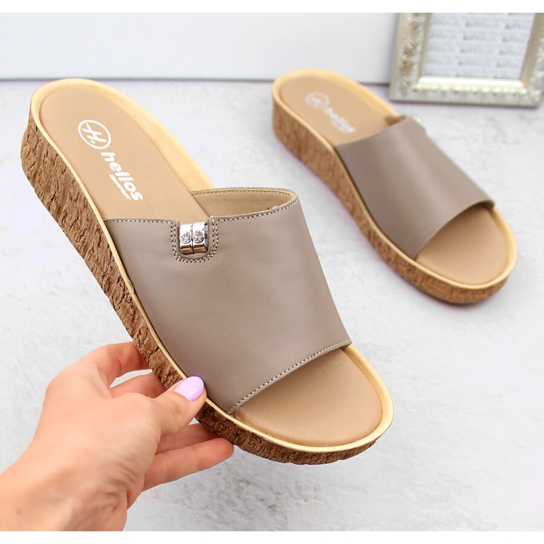 Ciabatte cappuccino da donna comode in pelle Helios 130.42 beige 1