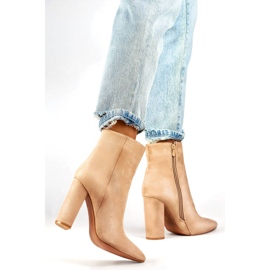 Stivaletti da donna in camoscio con tacco a punta, beige D7959B 2