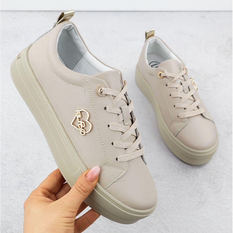 Scarpe in pelle da donna sulla piattaforma Beige Filippo 3533 1